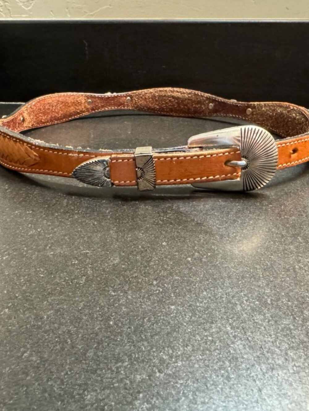Justin Leather Womens Western Belt size 28 w/silver buckle and accents